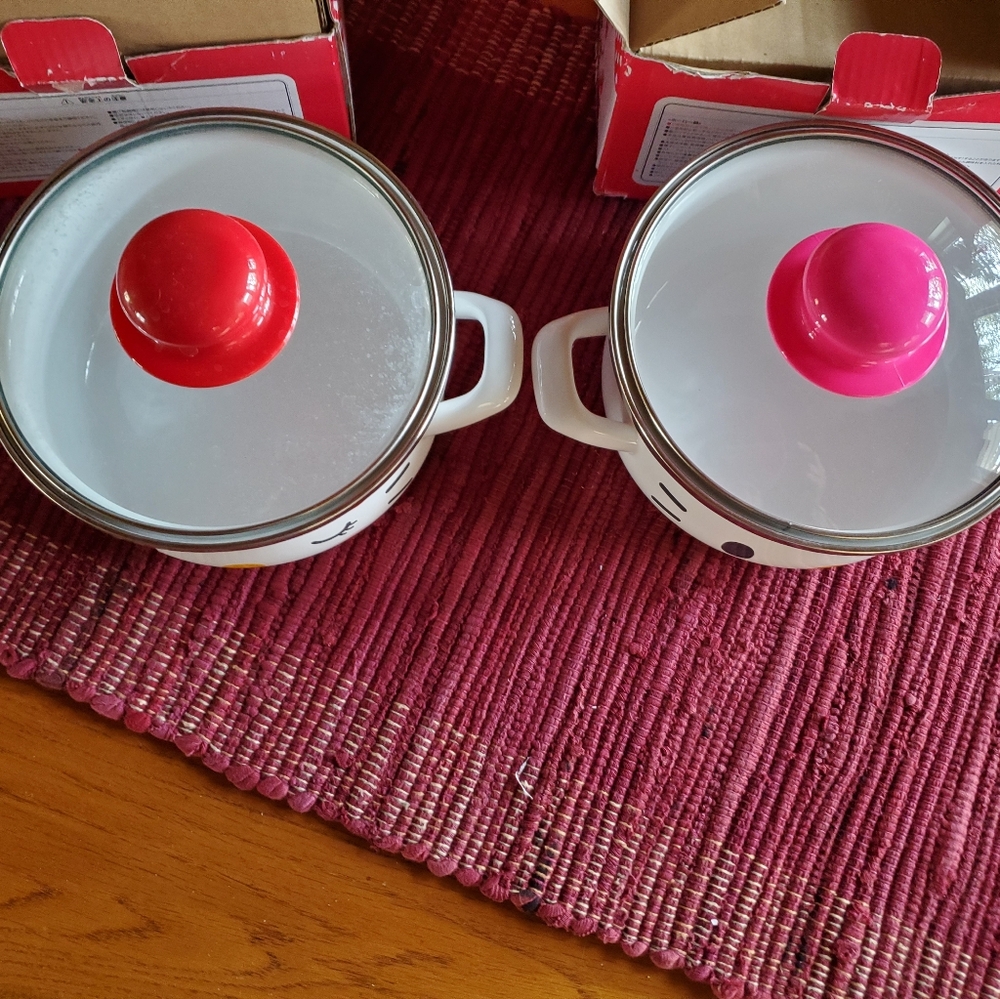 Hello Kitty 6" cooking pans, lids, handles, new in box, never used vintage rare - Picture 3 of 4